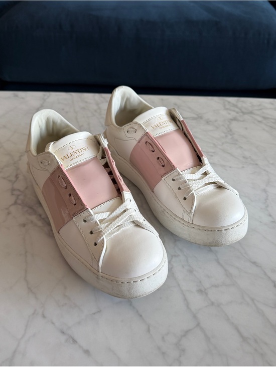 Valentino Garavani Shoes - Nib Valentino rockstud pink sneakers